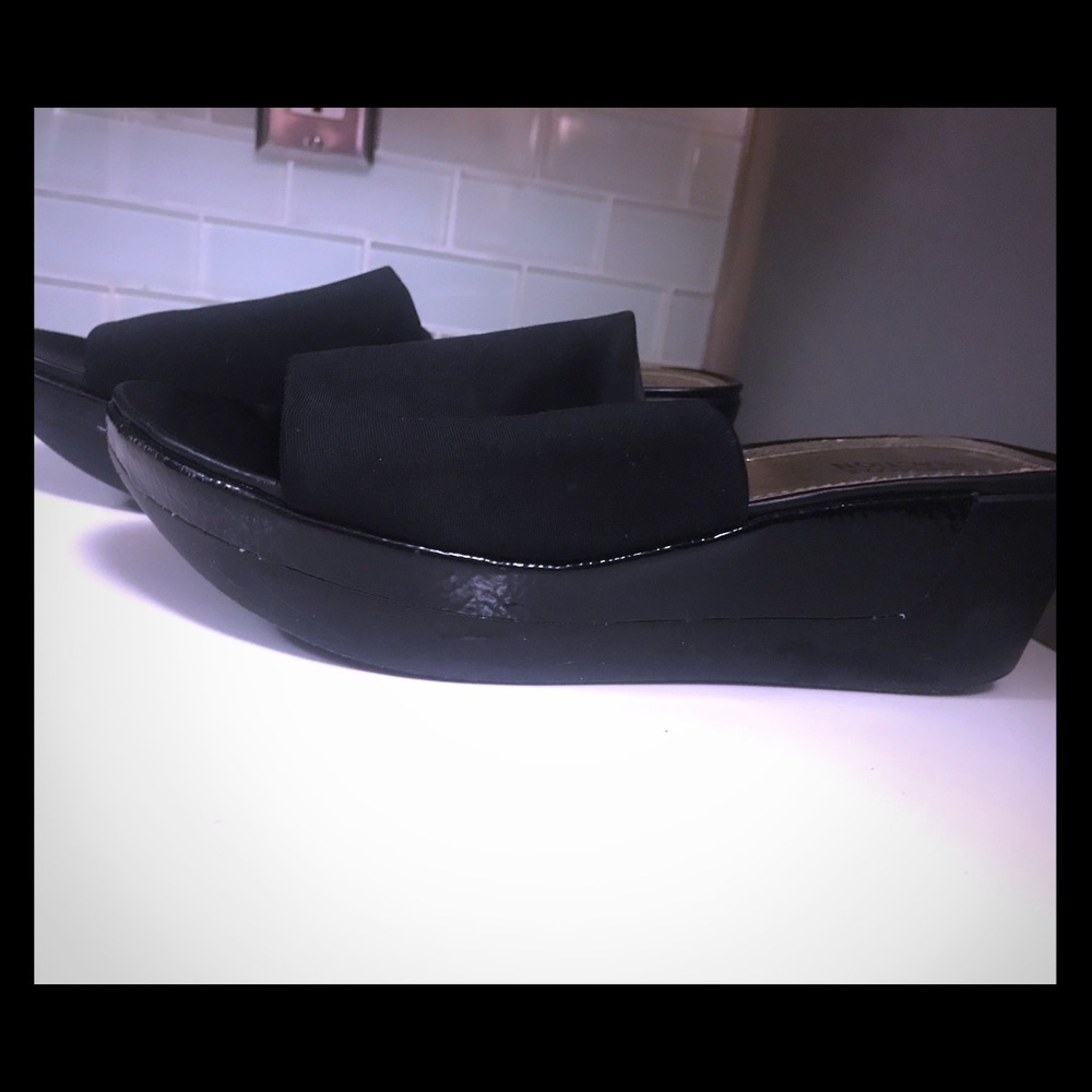 Kenneth Cole Reaction  platform sandals